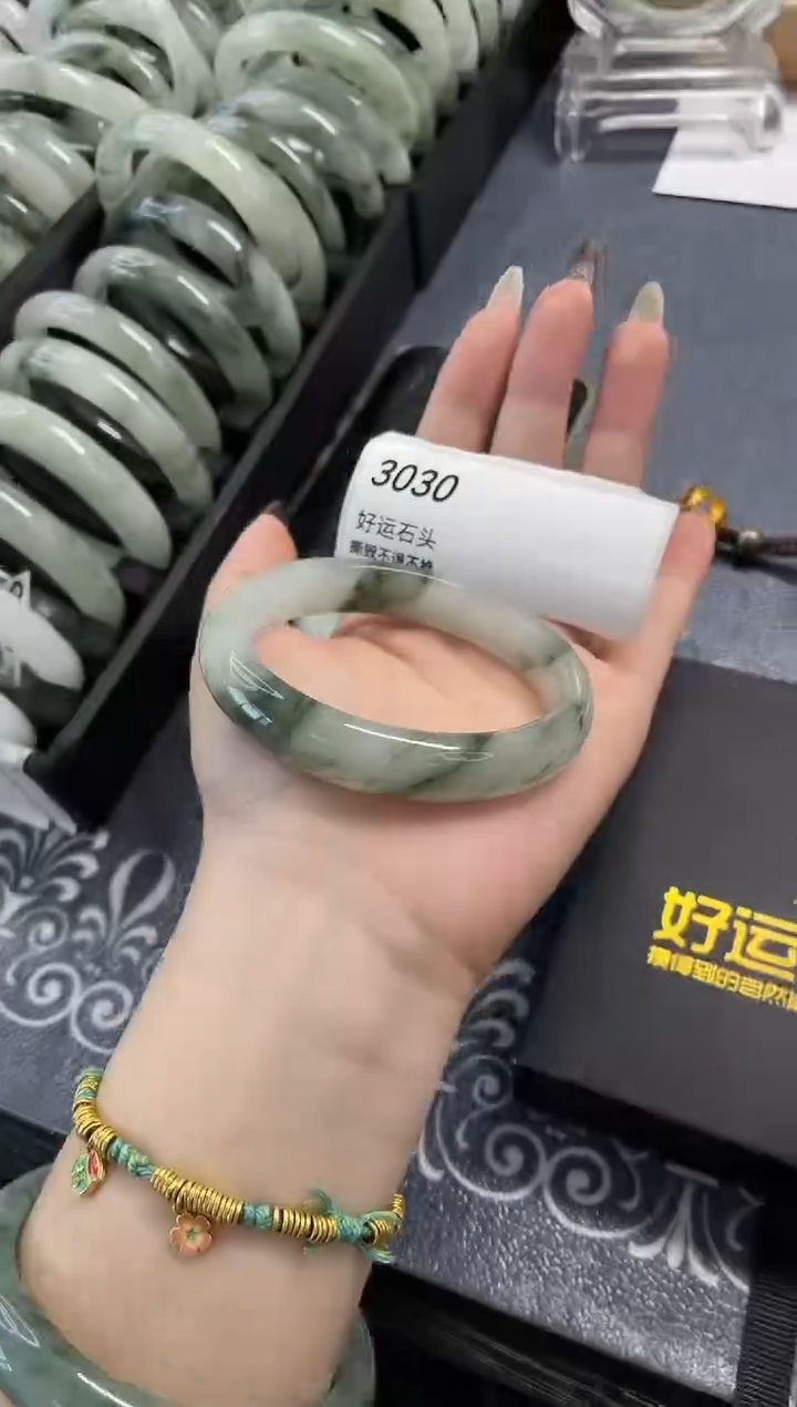 未镶嵌手镯石英质玉3030