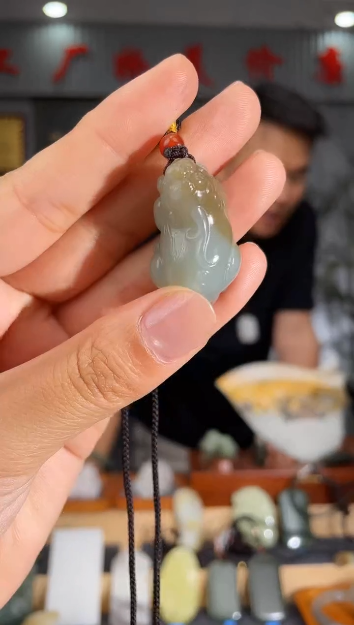 和田玉未镶嵌颈饰1