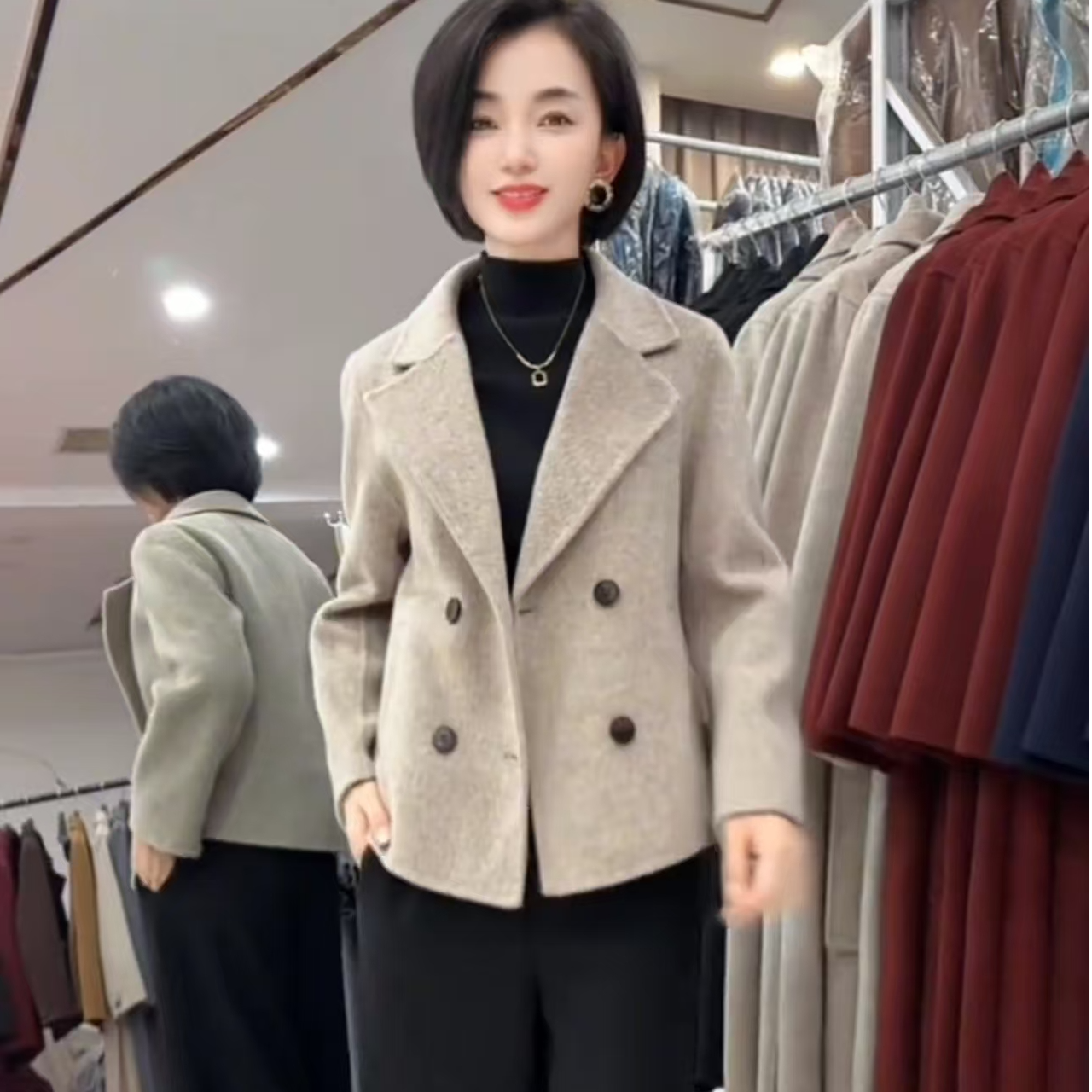 【现货先发】2025冬季爆款小香风双排扣西装领毛尼料大衣燕尾款外套