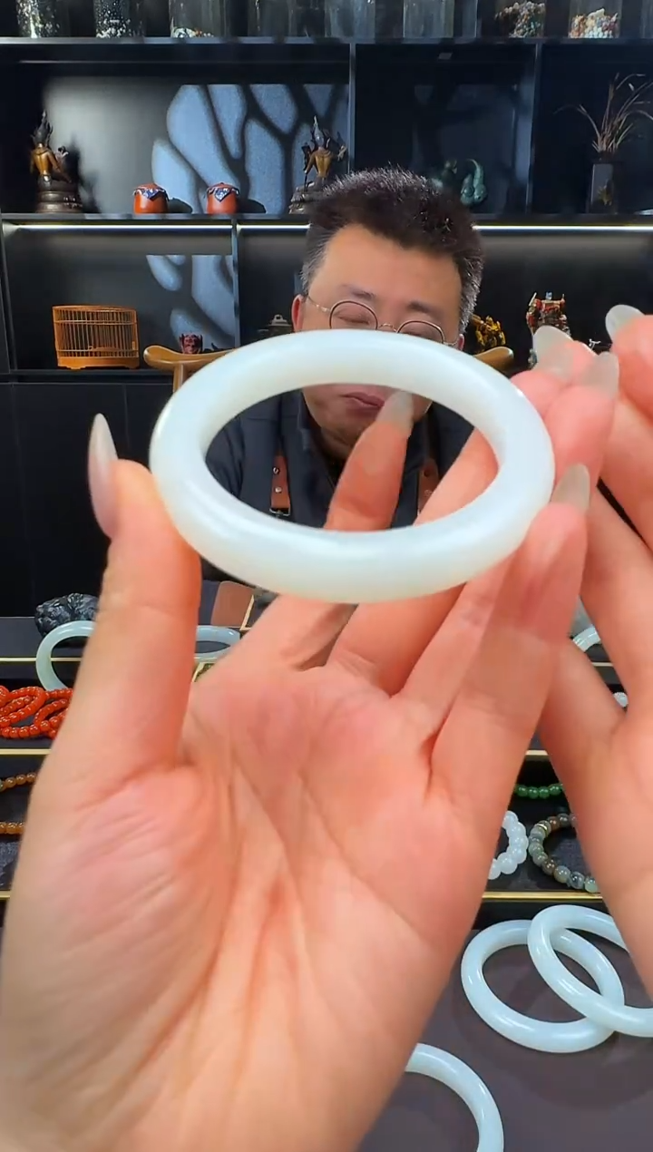 颈饰未镶嵌和田玉金山手镯56mm