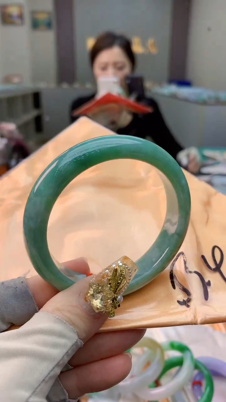 未镶嵌手镯翡翠0400054995