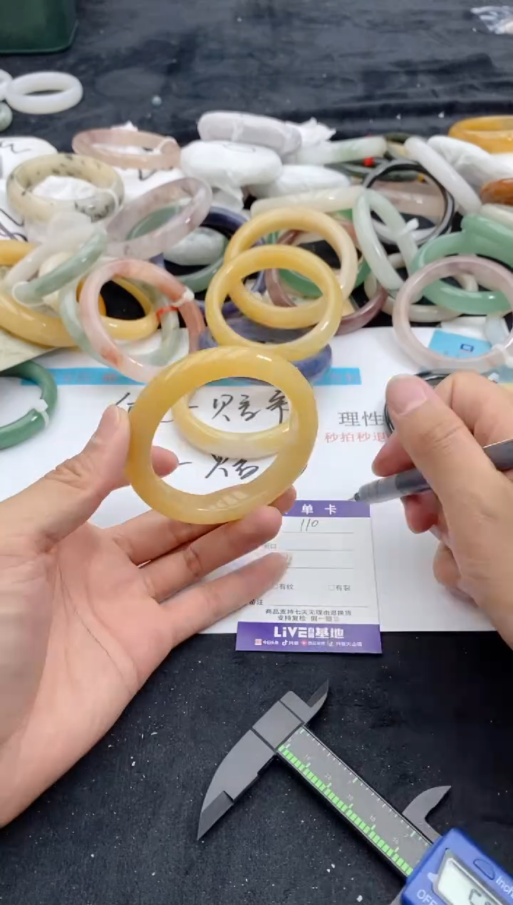 【闪购商品】石英质玉手镯未镶嵌110