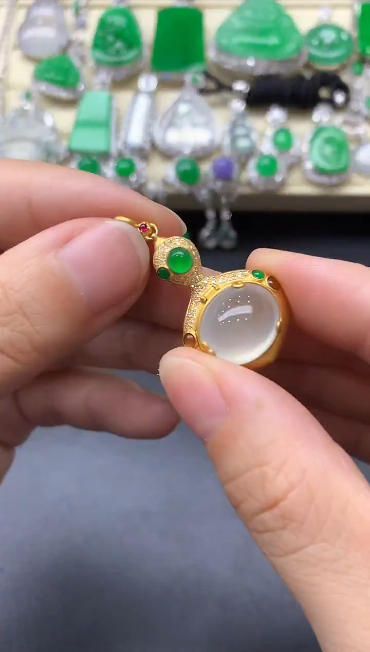 颈饰18K金镶嵌翡翠374-中国好珍宝