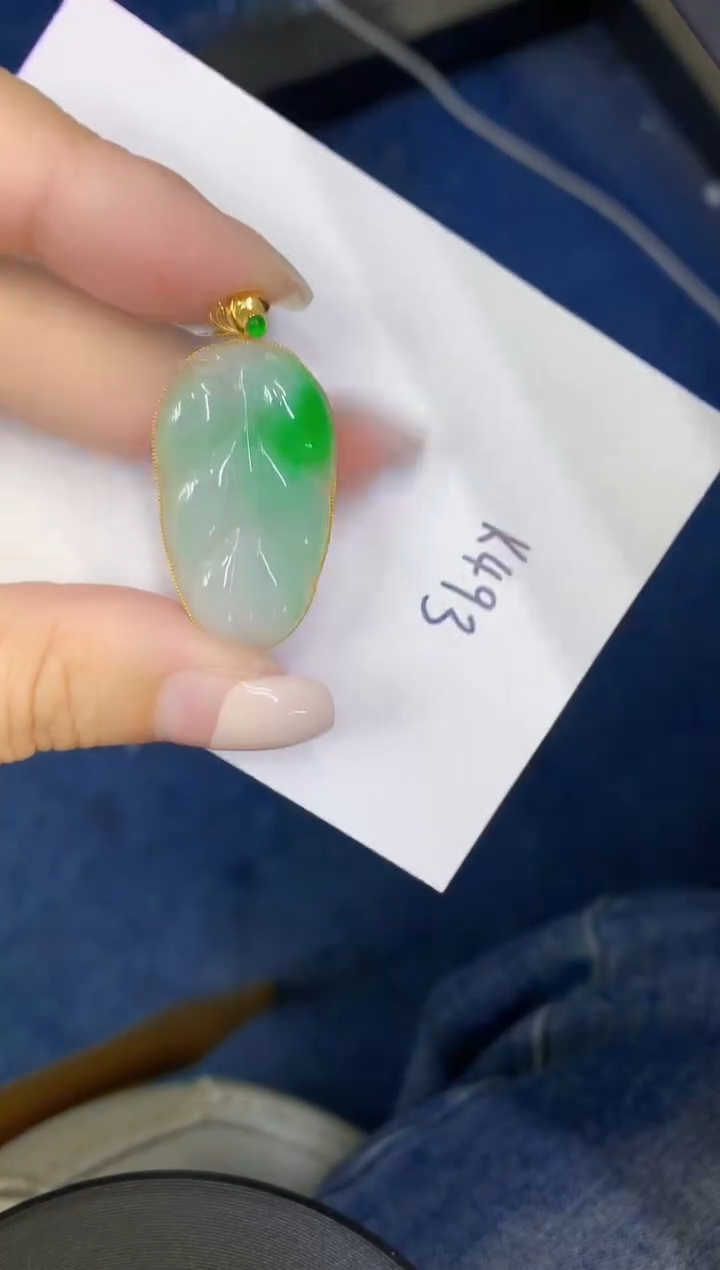 颈饰18K金镶嵌翡翠缅甸天然翡翠A货