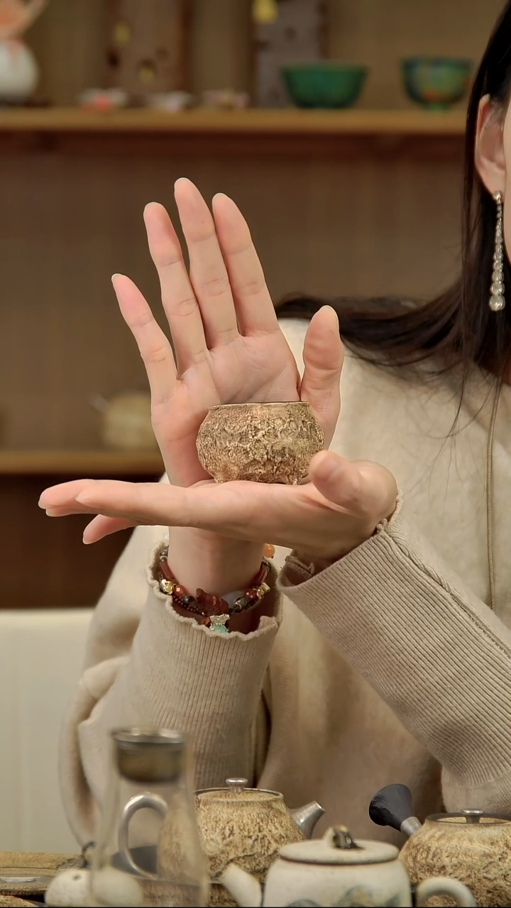 言野手作 粉引仿古三足杯