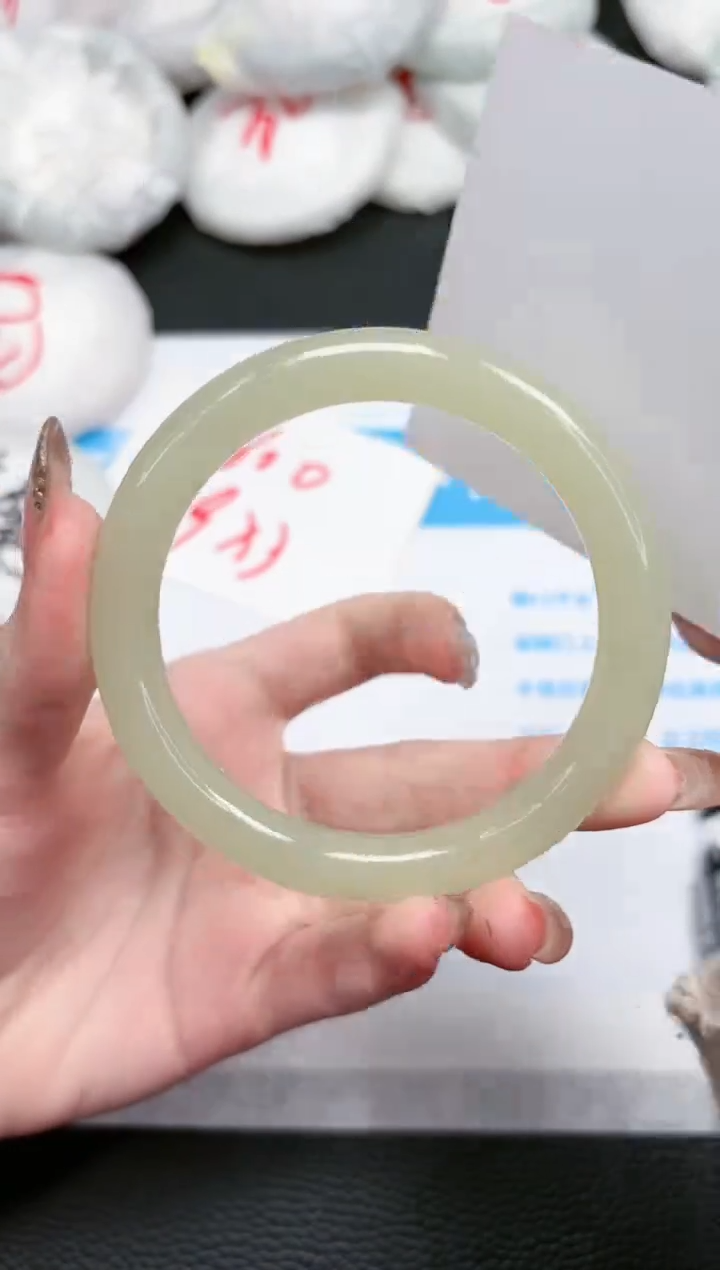 【闪购商品】石英质玉手镯未镶嵌192-58.4