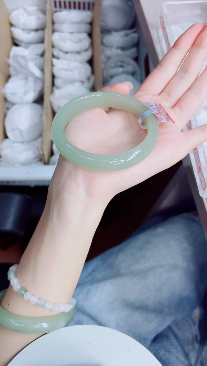 石英质玉手镯未镶嵌107/62