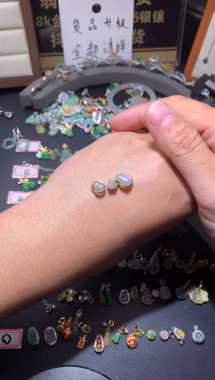 吊坠(不含链)未镶嵌翡翠是***啦1