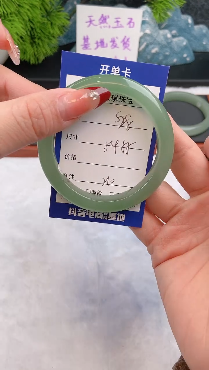 【闪购商品】石英质玉手镯未镶嵌s28东陵玉微色差