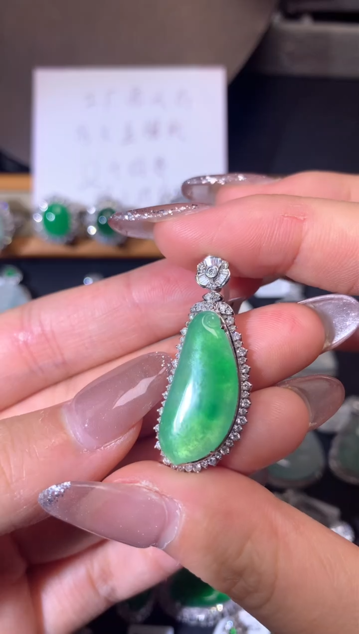 翡翠18K金镶嵌吊坠(不含链)吊坠