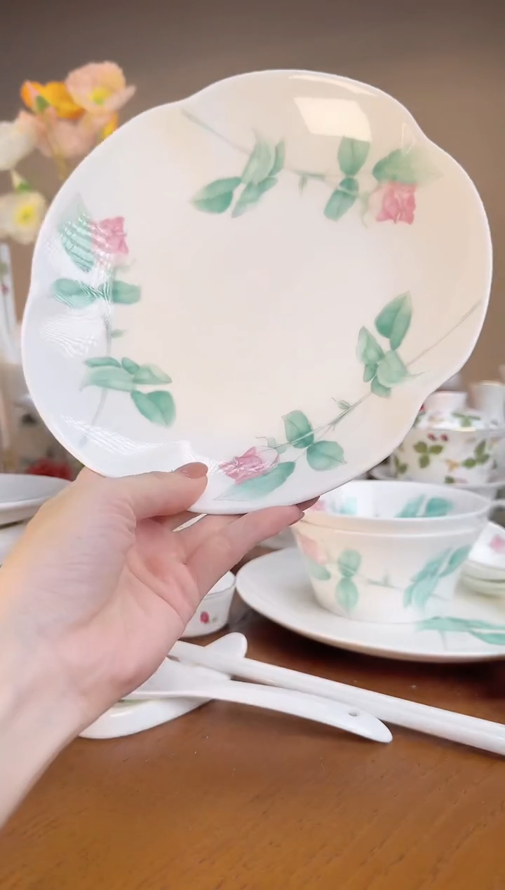 【闪购商品】玫瑰高骨瓷8寸花型盘1个