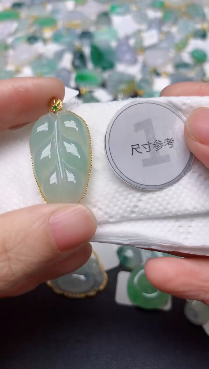 颈饰18K金镶嵌翡翠天然缅甸A货翡翠