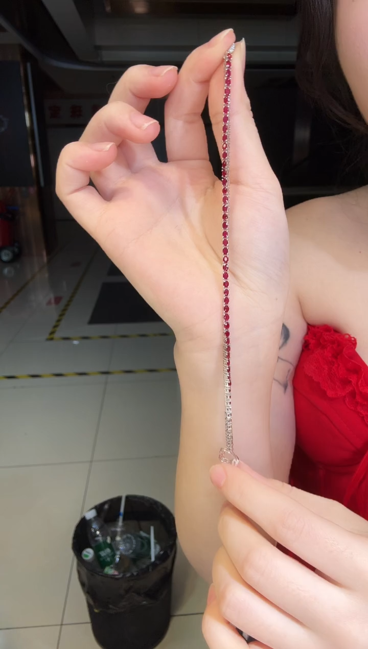 铂Pt950镶嵌手链红宝石5.00ct