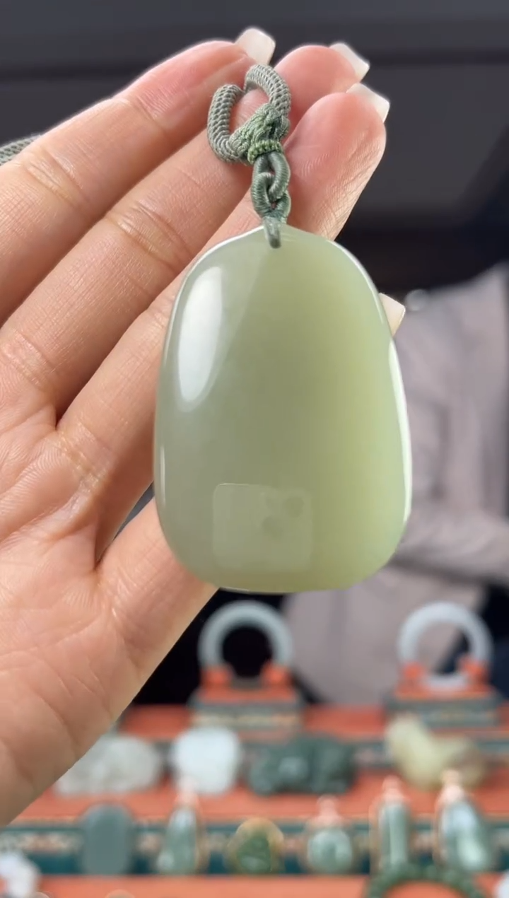 颈饰未镶嵌和田玉佩佩