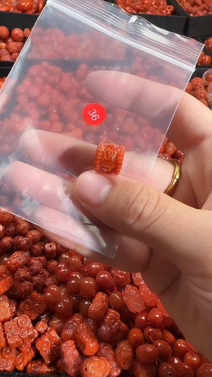 颈饰未镶嵌南红玛瑙1