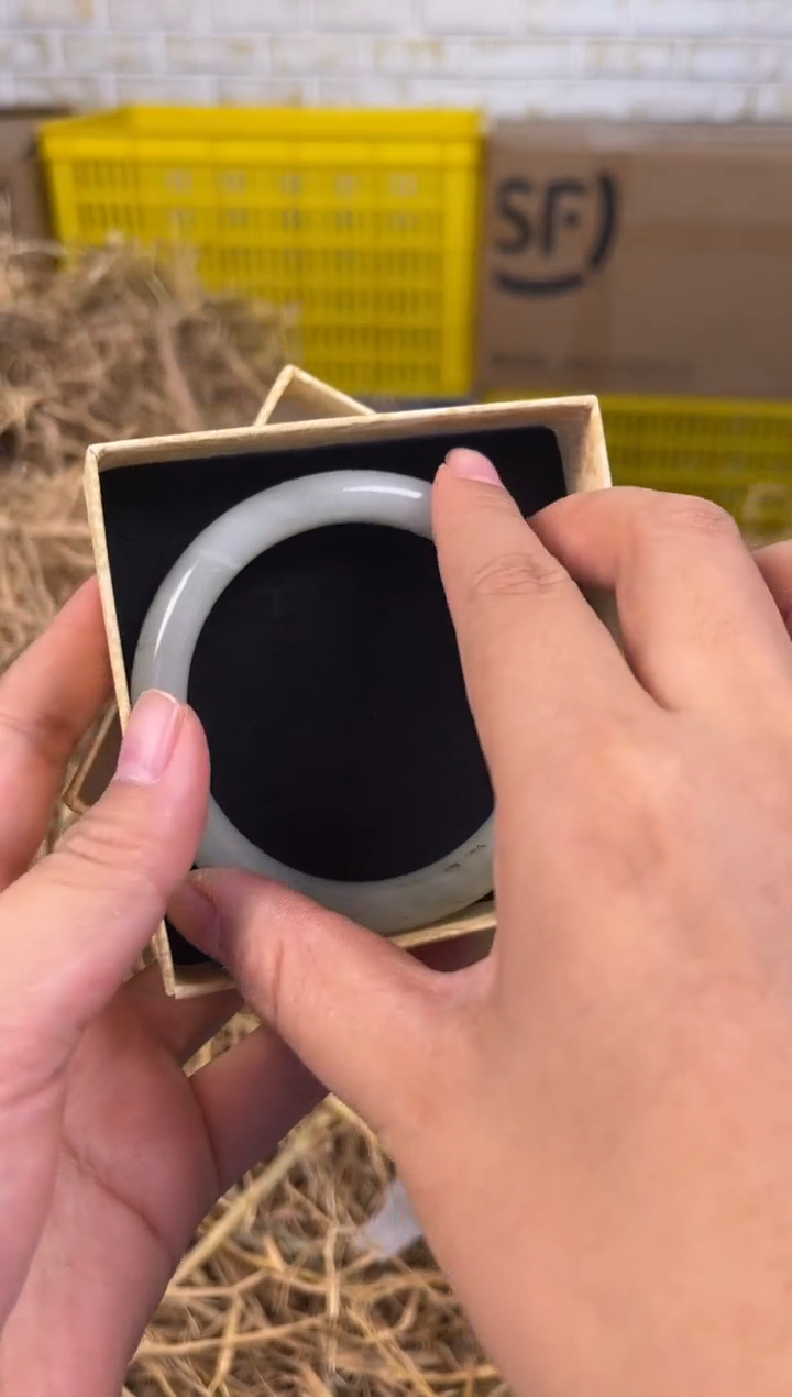 未镶嵌手镯石英质玉编码A-0134