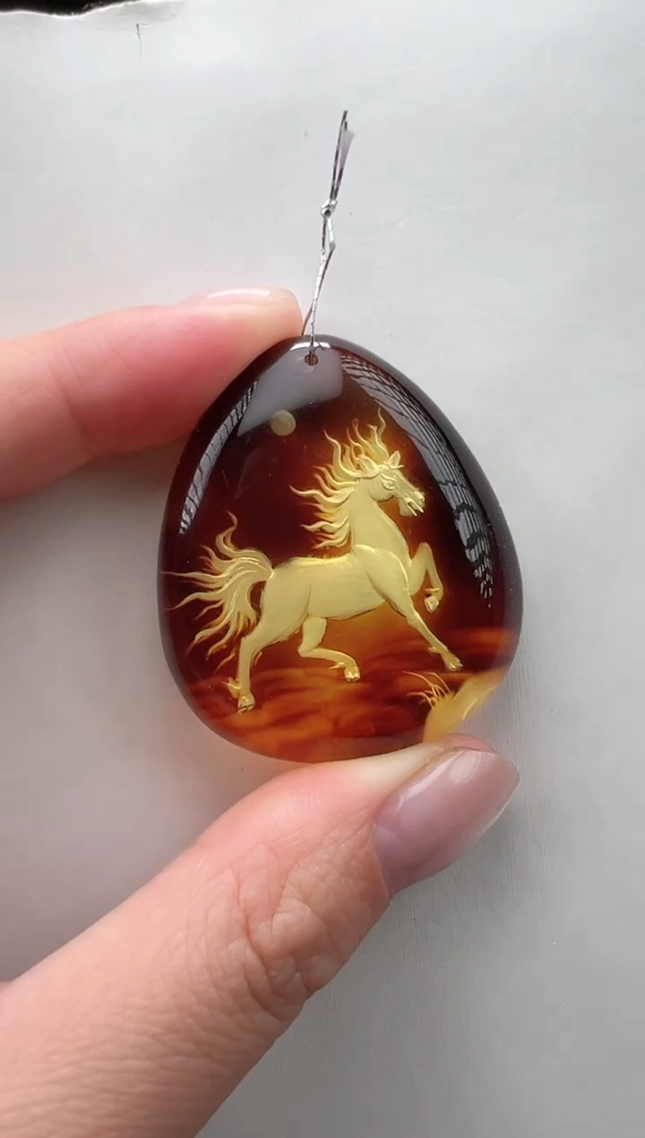 琥珀颈饰未镶嵌马