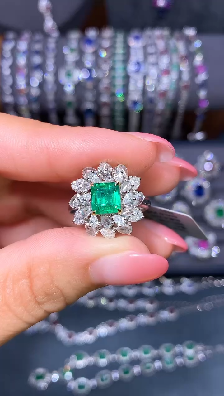 18K金镶嵌戒指祖母绿1.28ct/吉尔德/VVG/潘杰希尔