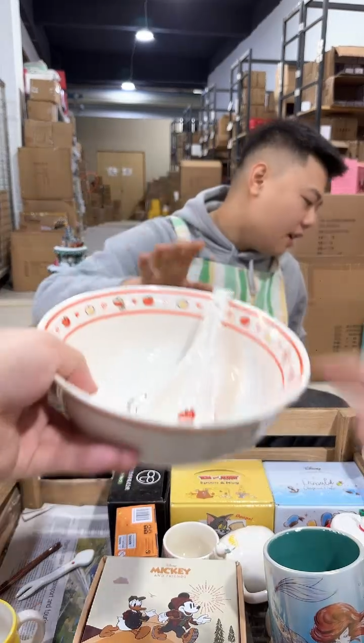 瓷片红色原盒kt猫碗勺套装