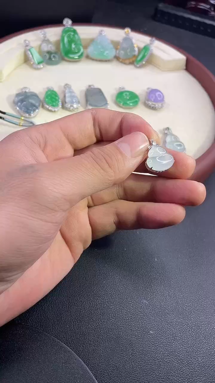 【闪购商品】翡翠颈饰18K金镶嵌吊坠