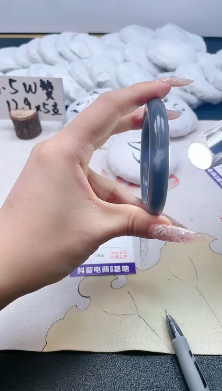 【闪购商品】石英质玉手镯合金104/52.7