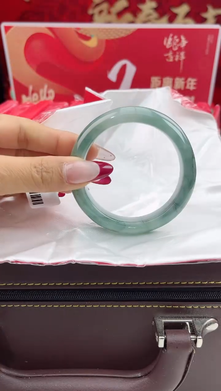 【闪购商品】翡翠手镯未镶嵌10翡翠手镯（微瑕）