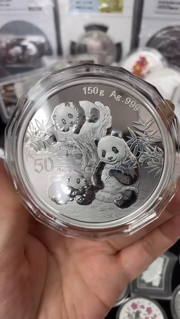 纯银2025熊猫银币150克原证盒