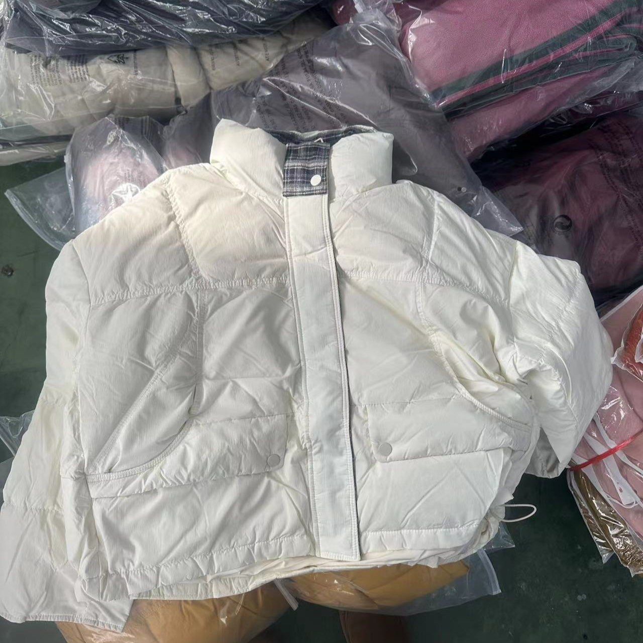 HY    领边拼格YR外套