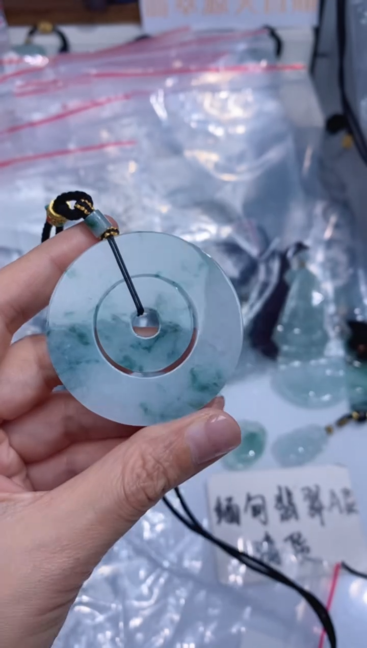 颈饰未镶嵌翡翠吊坠