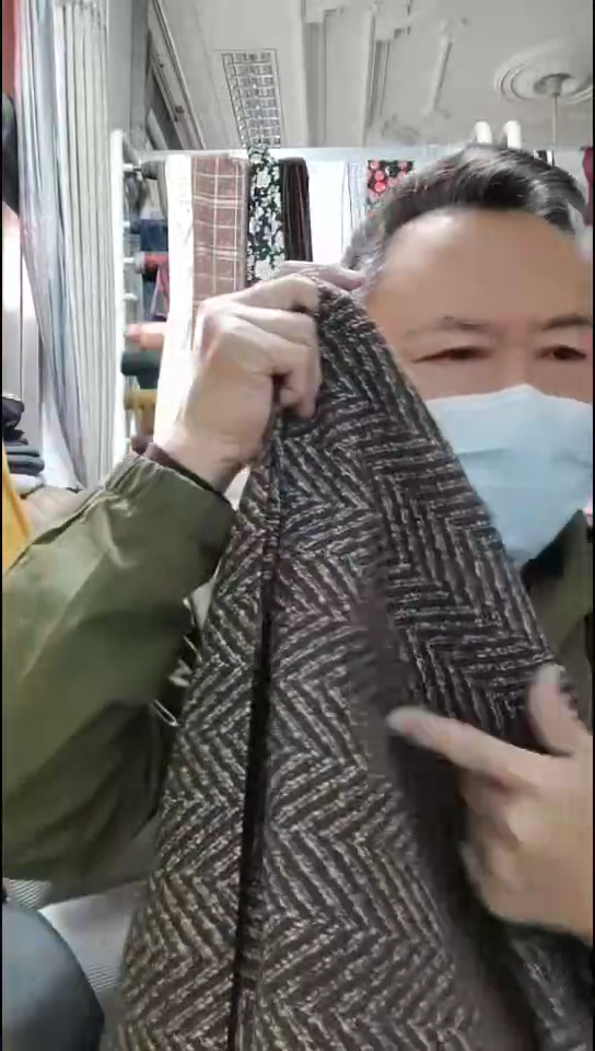 黑咖色大编织人字纹布料
