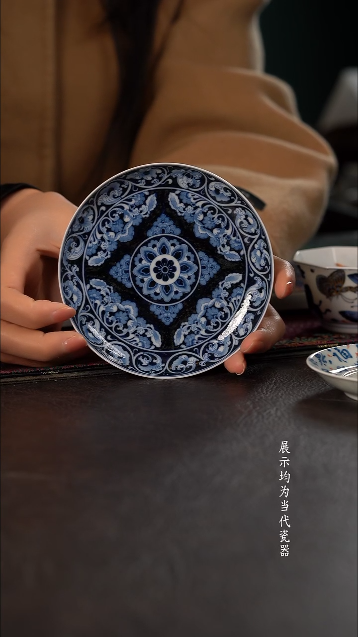 洪印慕明蓝地宝相小壶承