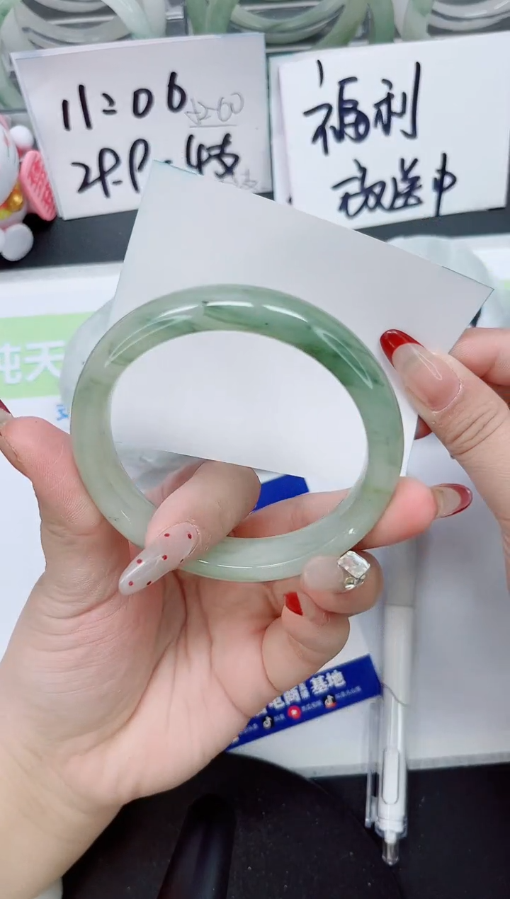 【闪购商品】石英质玉手镯未镶嵌a176