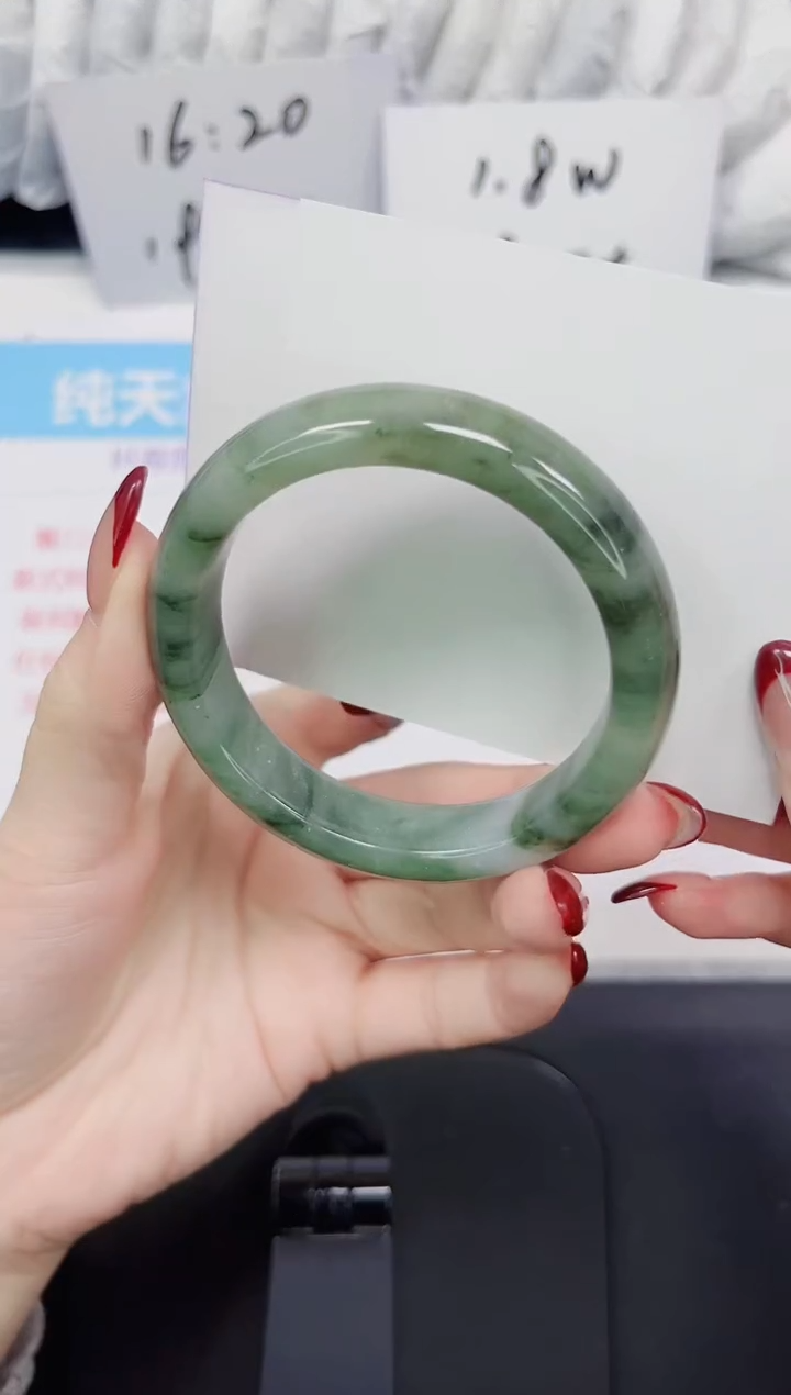 【闪购商品】石英质玉手镯未镶嵌181