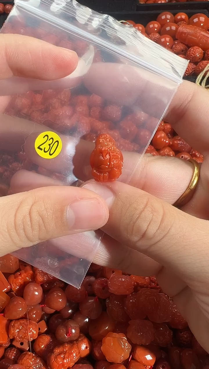 颈饰未镶嵌南红玛瑙1