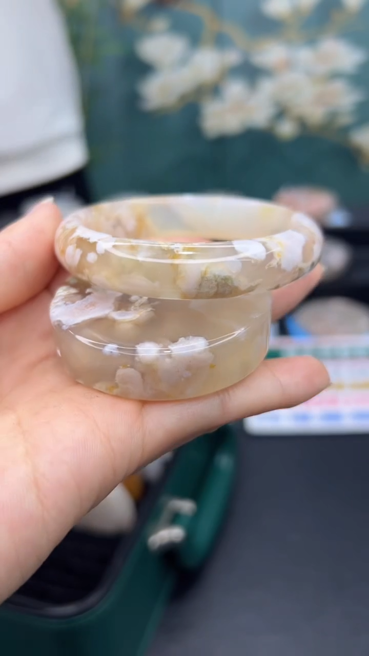 【闪购商品】石英质玉手镯未镶嵌A556(55圈赠送镯心)