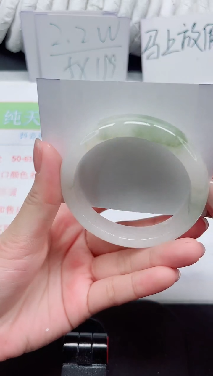 【闪购商品】石英质玉手镯未镶嵌381#54.4