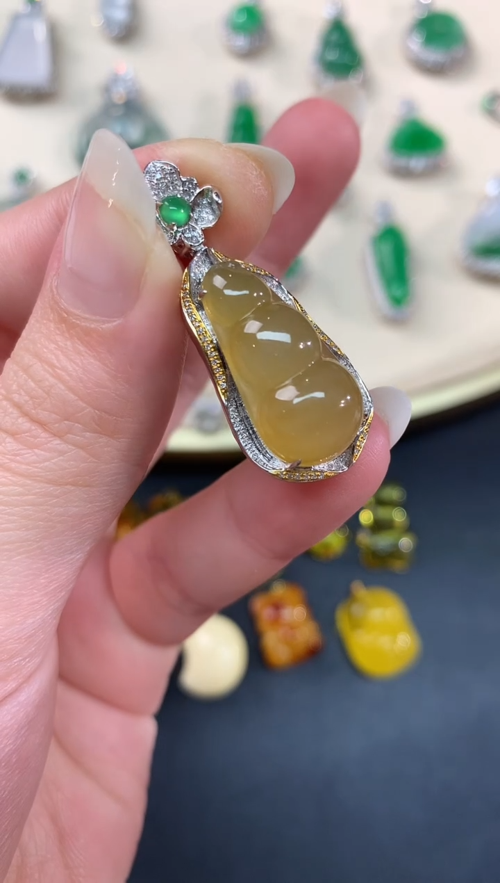 【闪购商品】翡翠吊坠(不含链)18K金镶嵌A7|8800