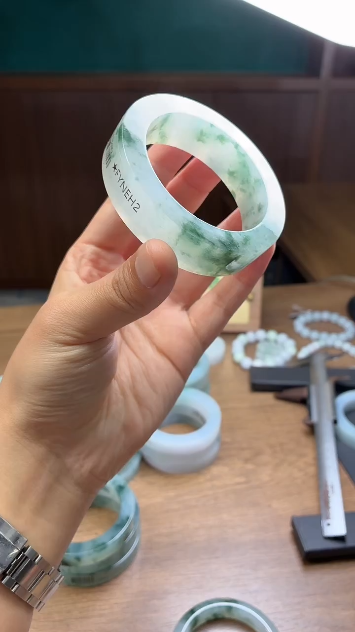 未镶嵌手镯定制翡翠R****M定制