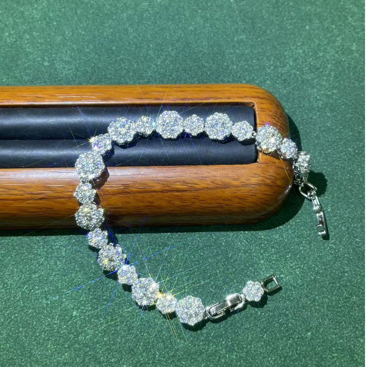 s2847白色满镶手链多样性发货