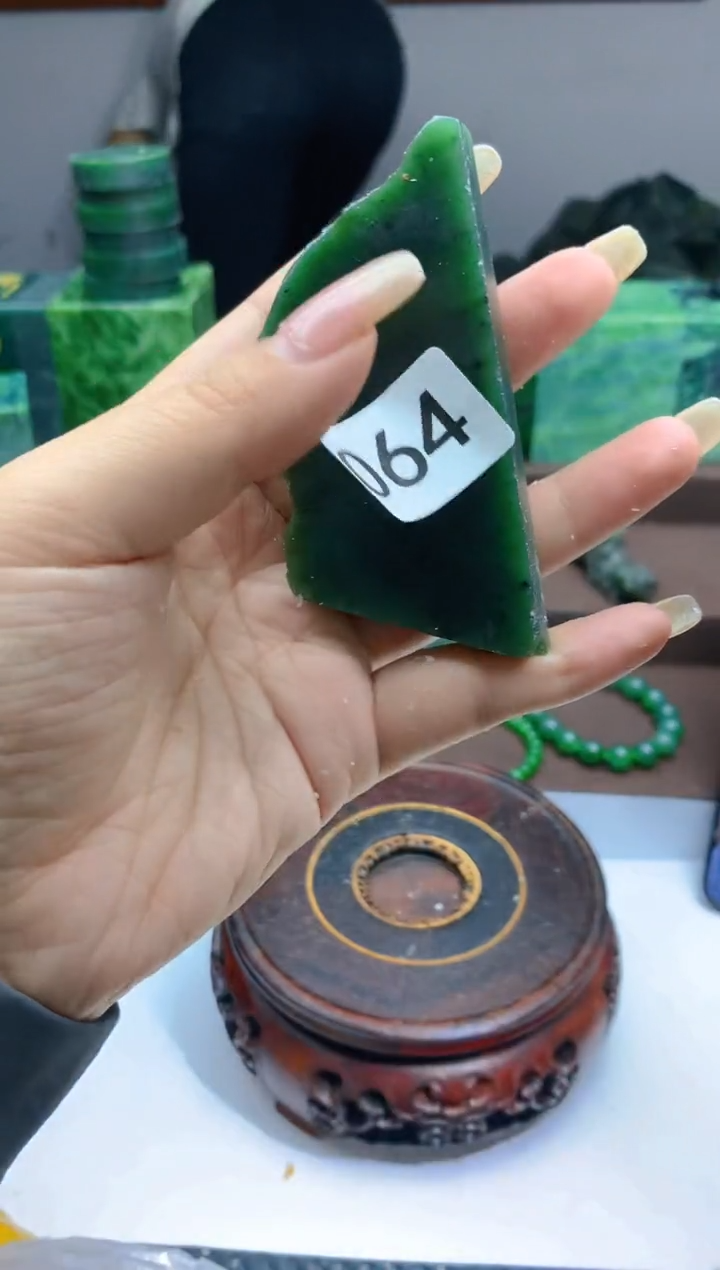 和田玉（碧玉）未镶嵌珠宝半成品1