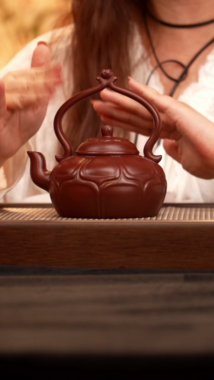 茶壶紫砂J12069莲花提梁