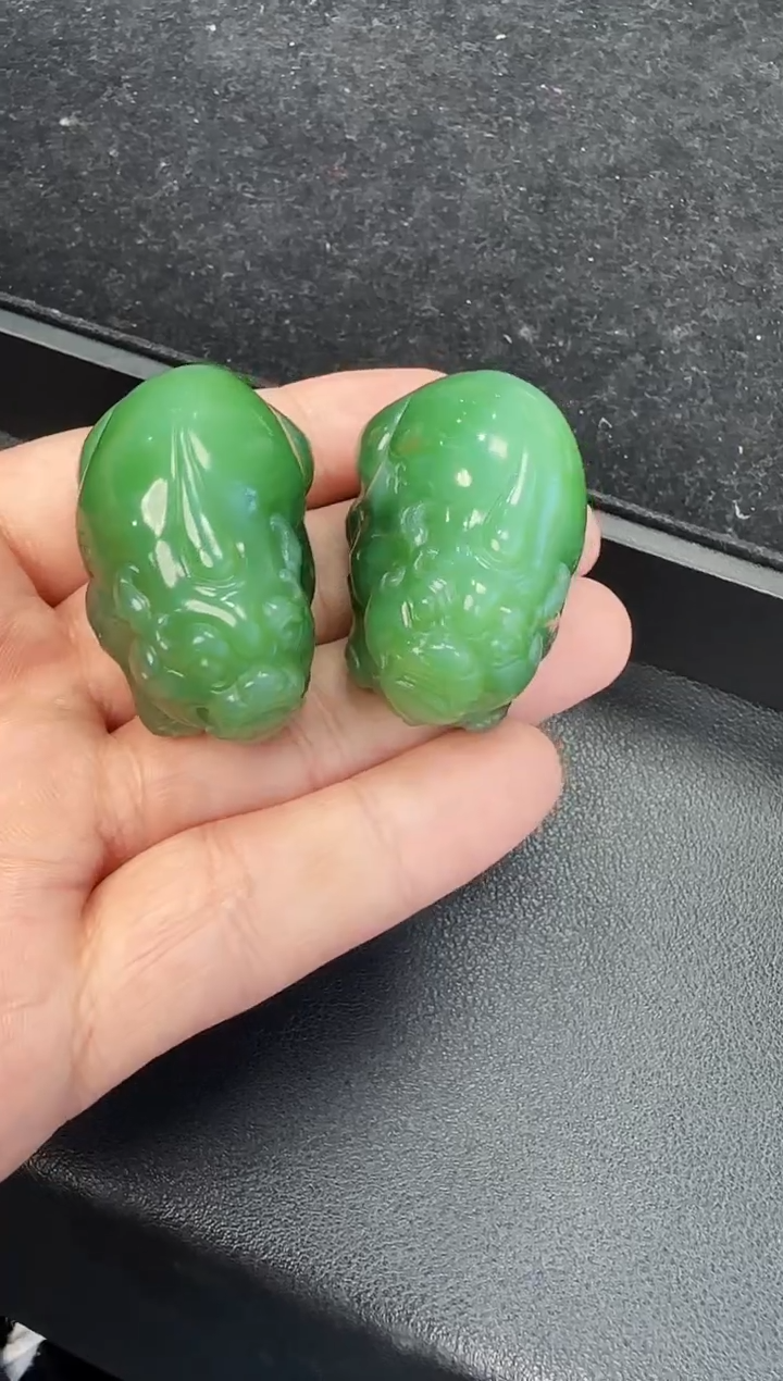 和田玉未镶嵌颈饰貔貅一对