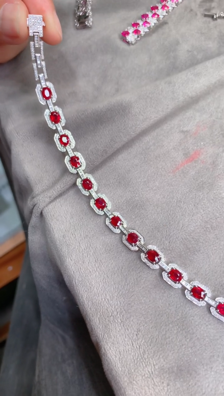【闪购商品】红宝石手链18K金镶嵌5.11CT