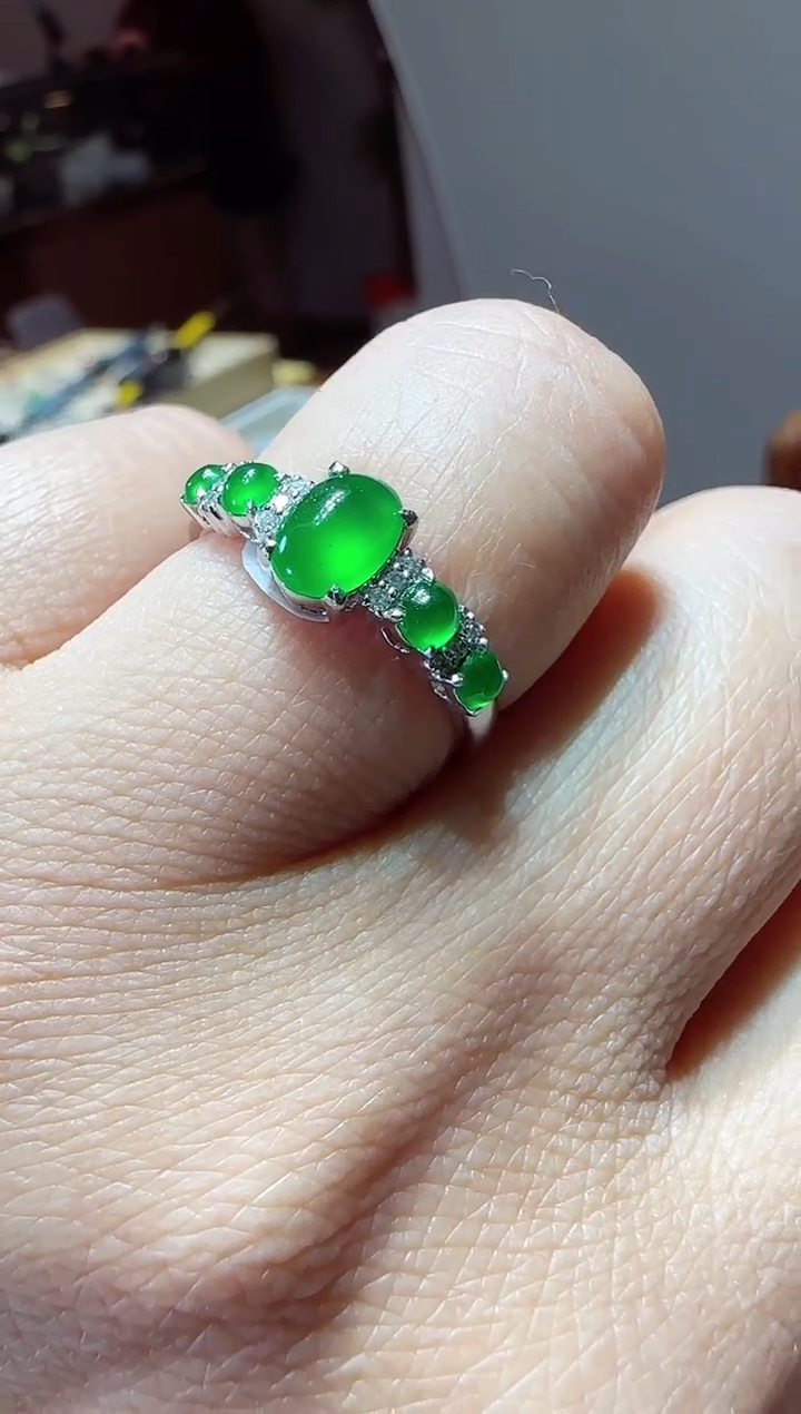 【闪购商品】翡翠戒指18K金镶嵌蛋面