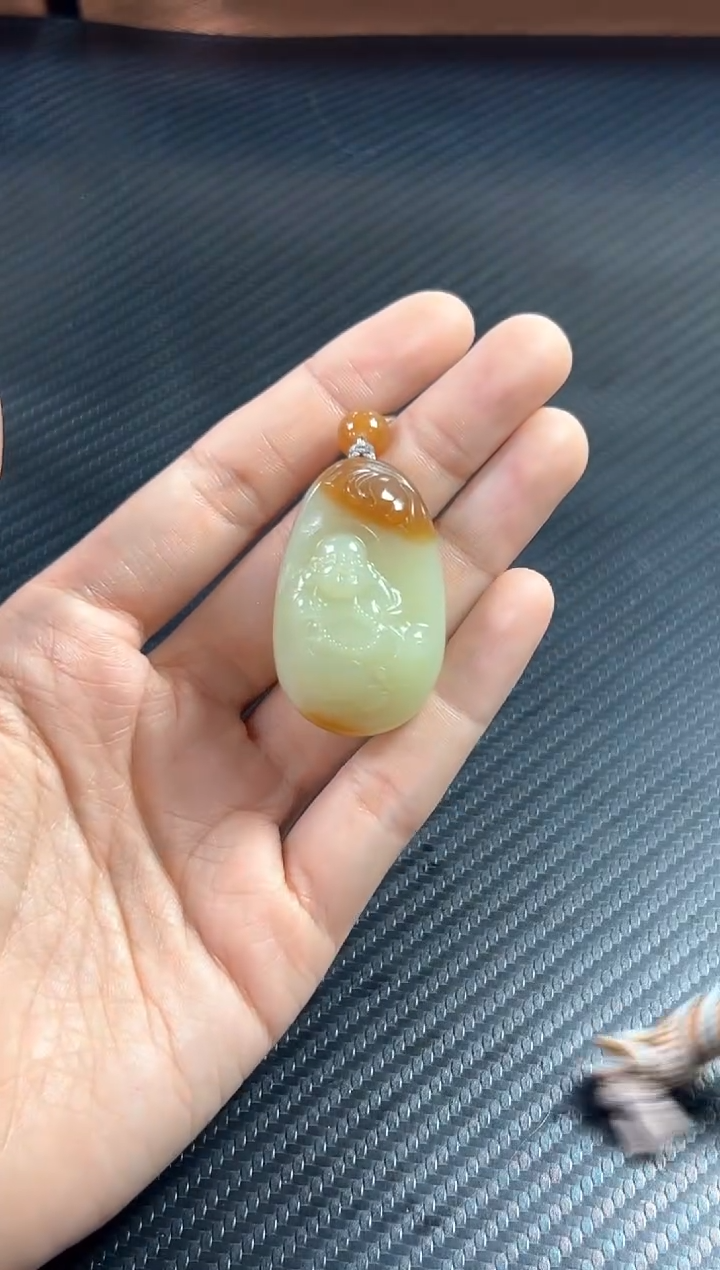 吊坠(赠链)未镶嵌和田玉若羌微色差