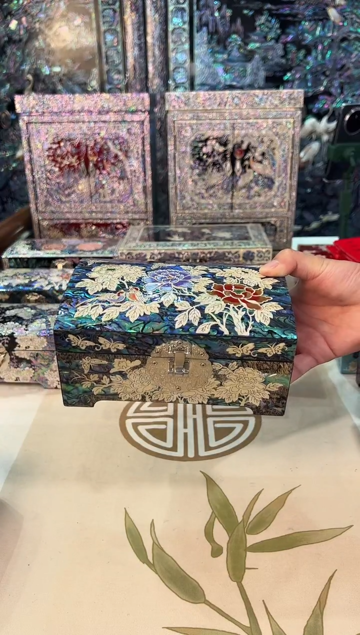 鱼锁七彩贝底·弘贝雅螺钿漆器文化馆