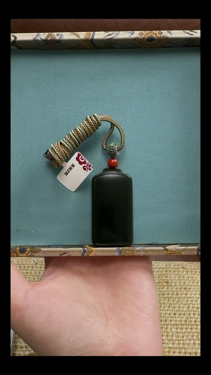 颈饰未镶嵌和田玉新疆和田玉黑青平安牌