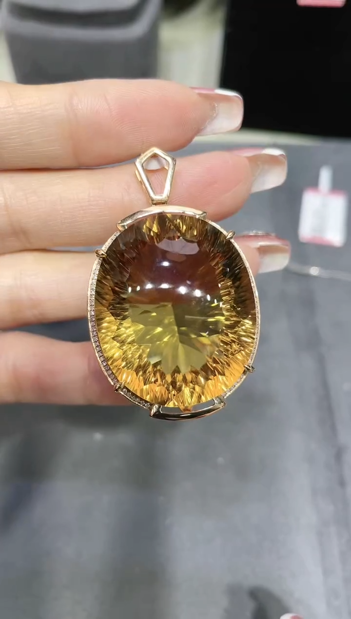 【闪购商品】黄晶吊坠18K金镶嵌·