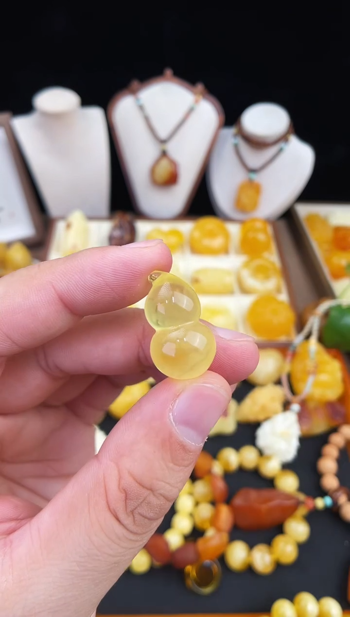 琥珀未镶嵌珠宝奇石柒月