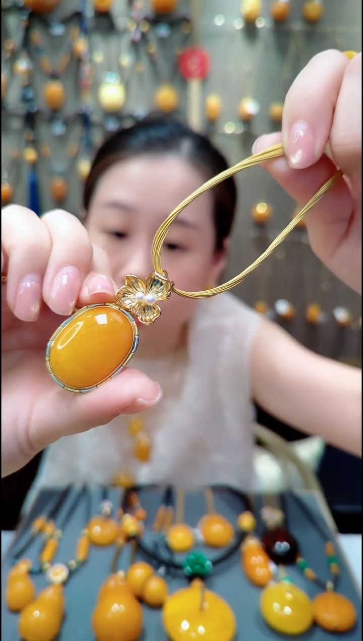 银S925镀金镶嵌蜜蜡珠宝奇石﹣C681蜜蜡吊坠赠项圈